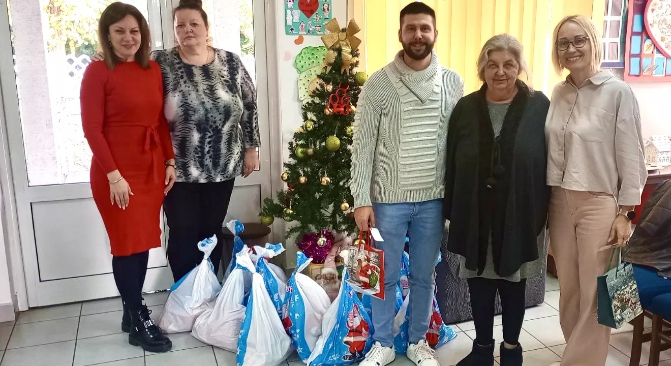 Дана 26.11.2025. године, у Културном центру града Зрењанина, одржана је хуманитарна акција под називом „Филм за пријатељство“, током које је публика имала прилику да погледа култни филм Лајање на звезде, захваљујући продукцијској кући Комуна.  Захваљујемо Ротаракт клубу- Зрењанин, који је подржао инцијативу Ање Албуљ Шијан и реализовао ову хуманитарну акцију.  Прикупљена средства намењена су Дневном боравку за одрасла лица са телесним инвалидитетом и интелектуалним тешкоћама „Наша прича“, за куповина сталка за паметну таблу, који ће допринети унапређењу рада и свакодневних активности корисника овог боравка.