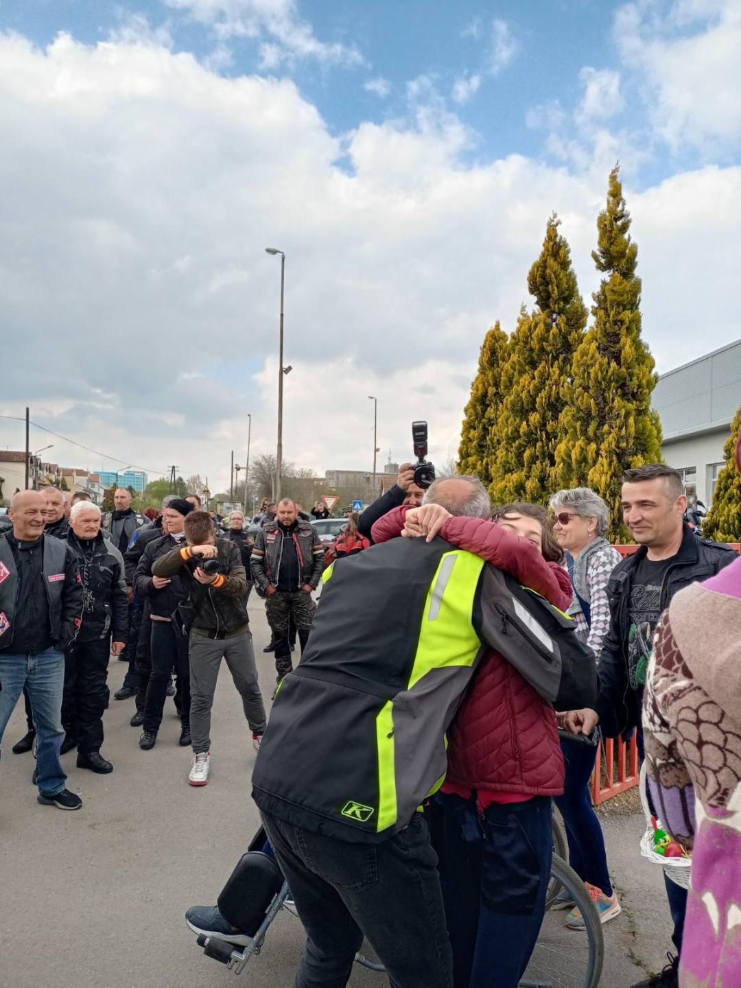 Бајкери поново обрадовали децу из Дневног боравка „Алтернатива“